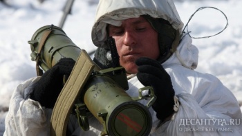 Более тысячи десантников на учениях форсировали реку Великая Более тысячи десантников на учениях форсировали реку Великая